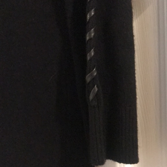 Sweater - Picture 4 of 7